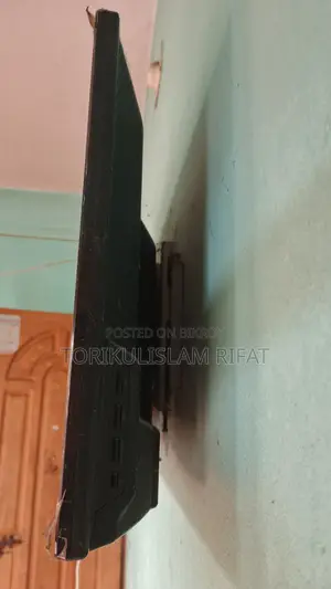 ওয়ালটন ৩২" এলইডি নন স্মার্ট টিভি (শুধু প্যানেল সমস্যা) অন্যান্য অংশ ভালো আছে