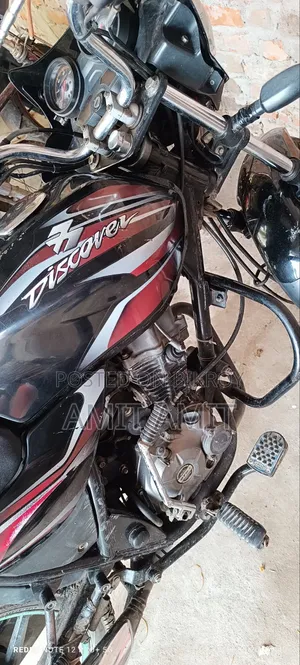 বাজাজ ডিসকভার ১০০ ২০১৫ কালো