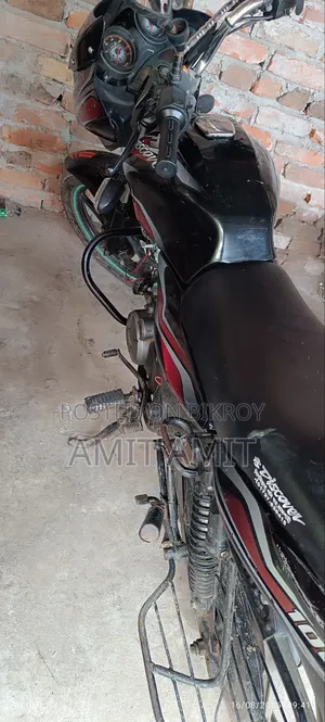 বাজাজ ডিসকভার ১০০ ২০১৫ কালো