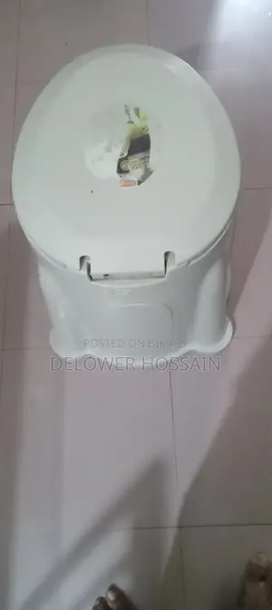 প্লাস্টিক কমোড