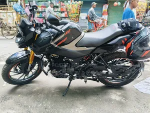 হিরো এক্সট্রিম ১৬০আর ২০২৬ কালো