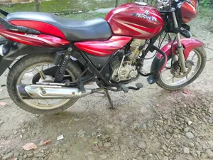 বাজাজ ডিসকভার ১২৫ ২০১৭ রেড
