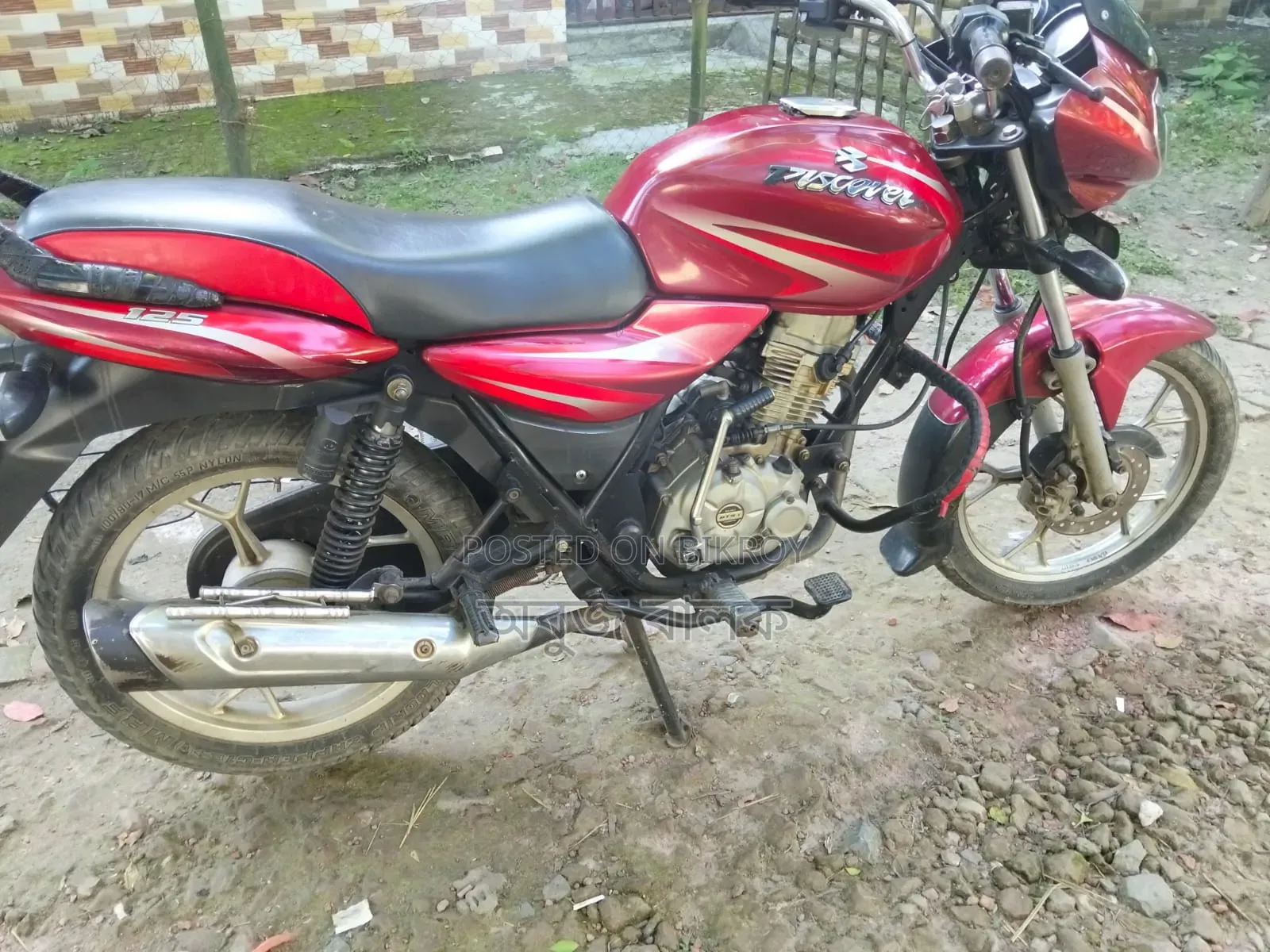 বাজাজ ডিসকভার ১২৫ ২০১৭ রেড