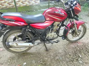 বাজাজ ডিসকভার ১২৫ ২০১৭ রেড