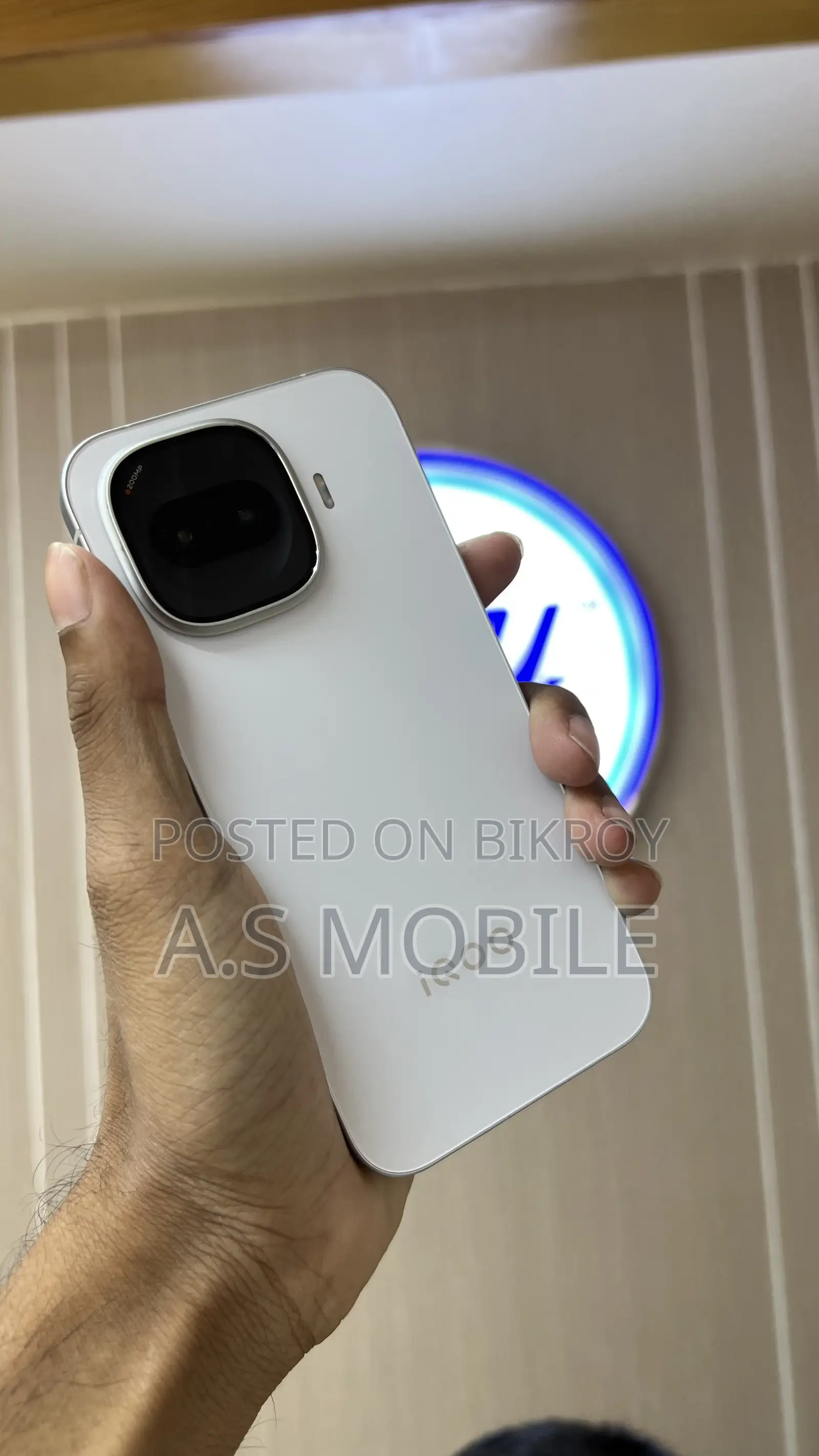 iQOO 256 GB White