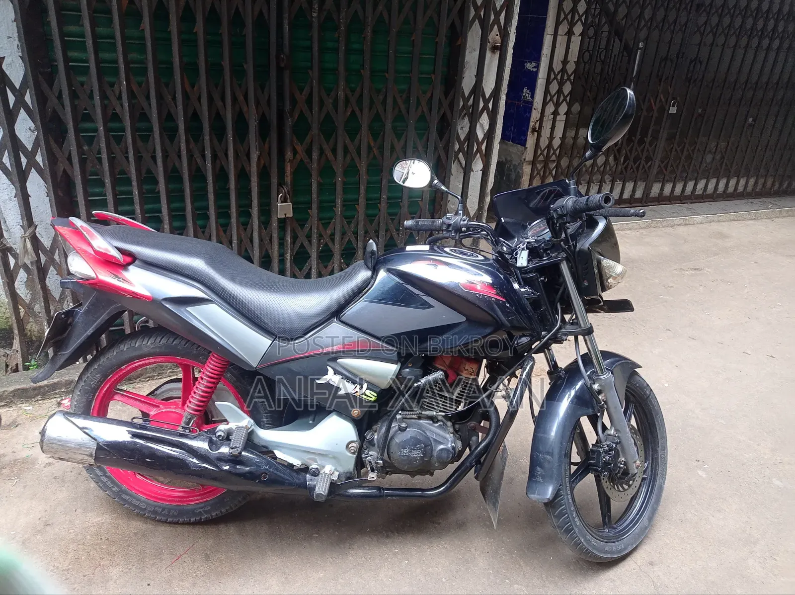 হিরো ২০১০ কালো