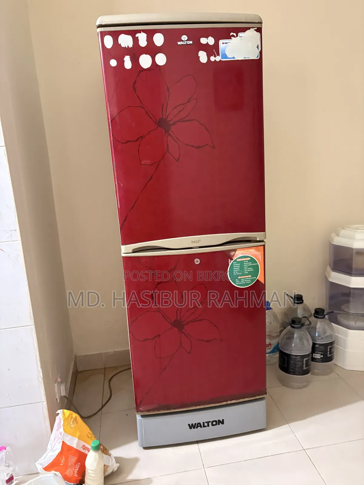 An Old but Fresh Walton Fridge Is Up for Sale