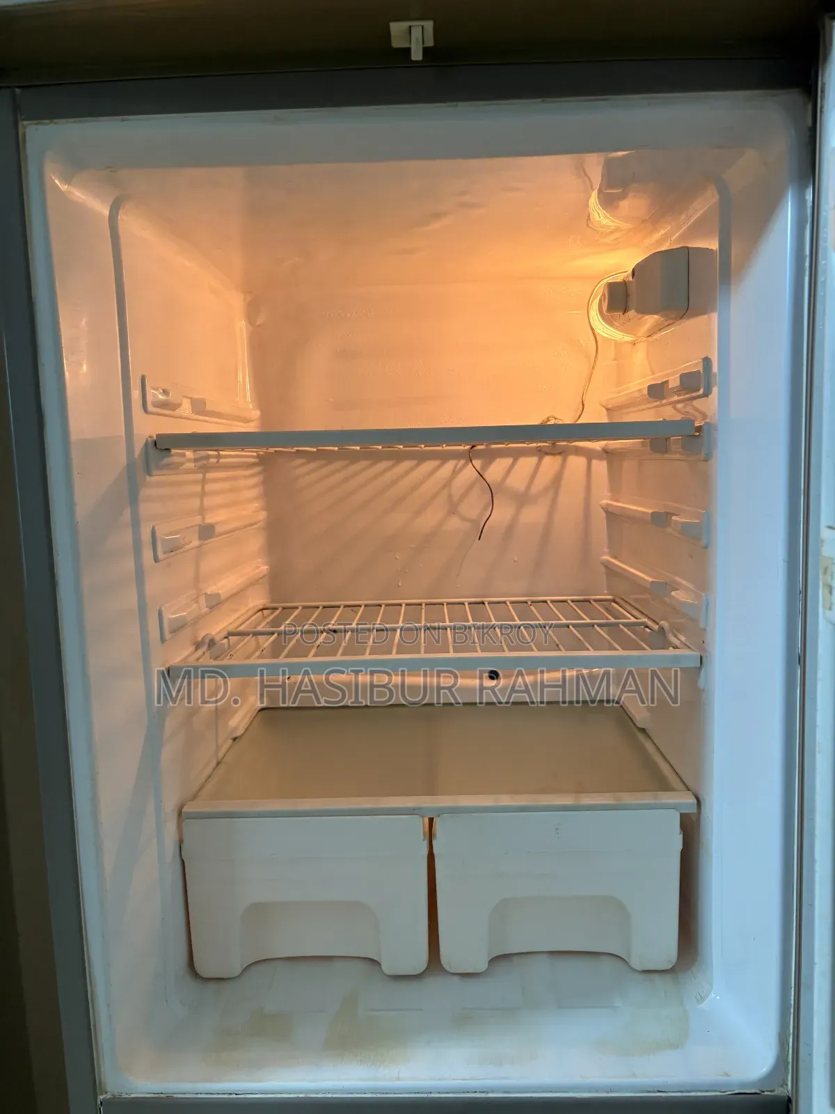 An Old but Fresh Walton Fridge Is Up for Sale