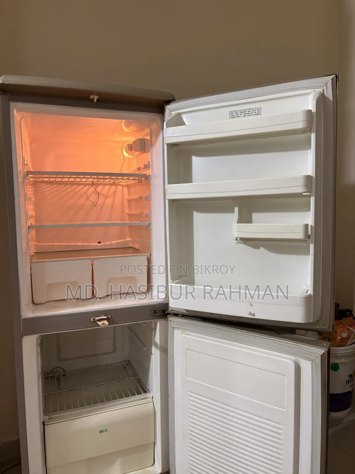 An Old but Fresh Walton Fridge Is Up for Sale