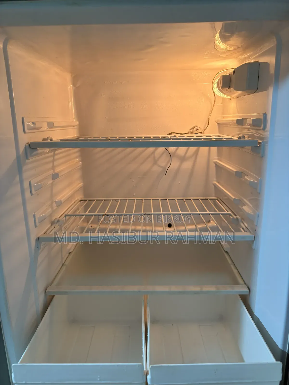 An Old but Fresh Walton Fridge Is Up for Sale