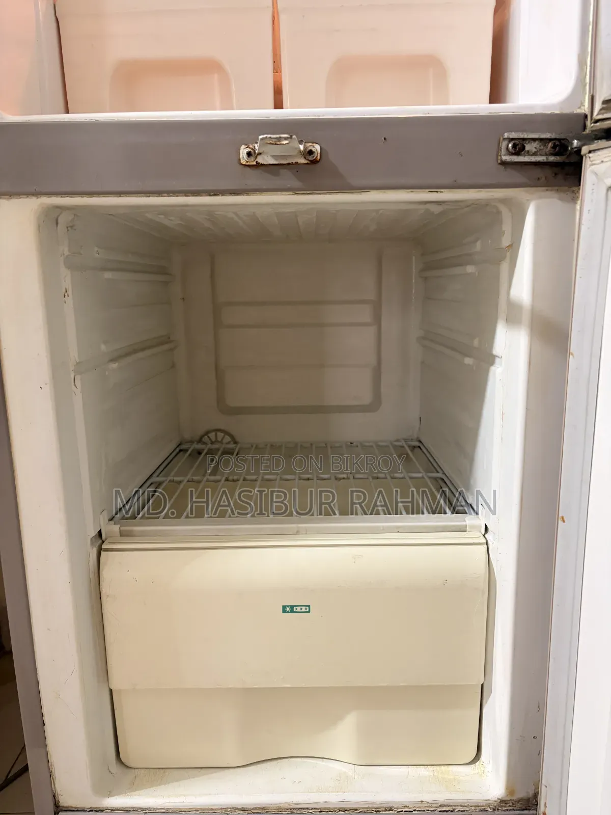 An Old but Fresh Walton Fridge Is Up for Sale