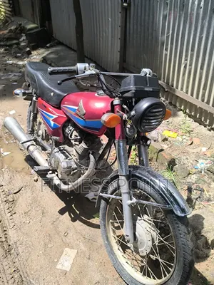 হোন্ডা ২০০৭ লাল