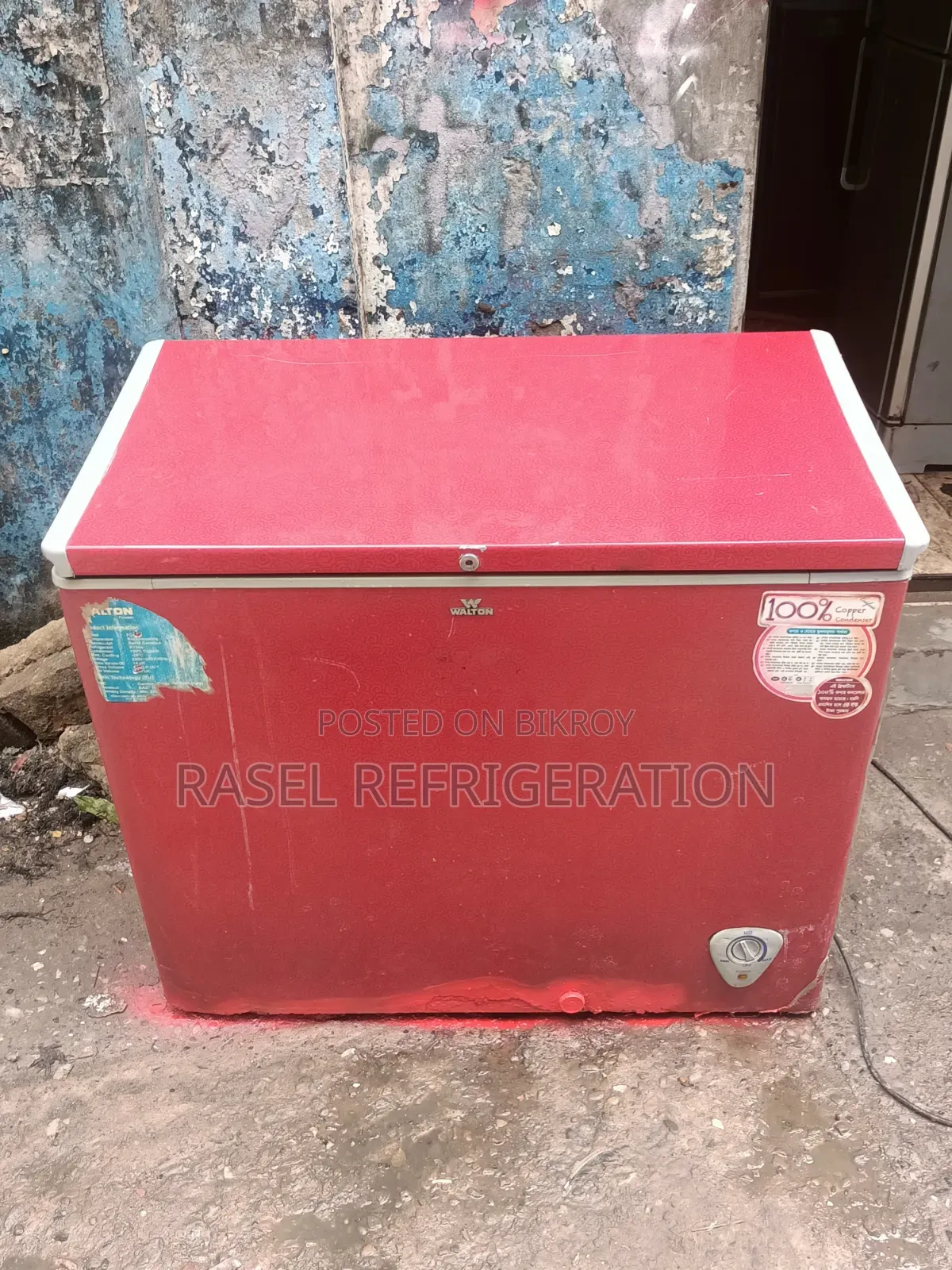 240 Liters Running Walton Company Deep Fridge for Sale.