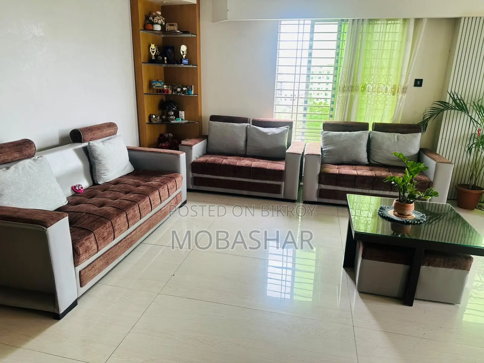 সেন্টার টেবিল এবং সোফা কভার সহ সোফা সেট