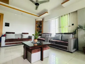 সেন্টার টেবিল এবং সোফা কভার সহ সোফা সেট