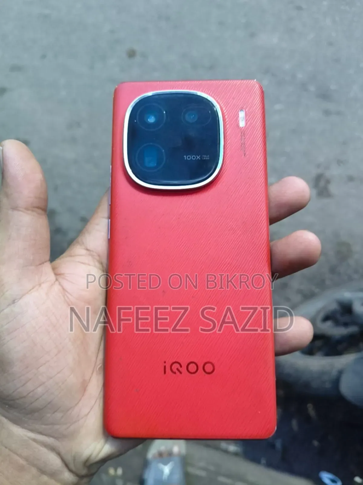 আইকিউওও ১২ ৫১২ জিবি রেড