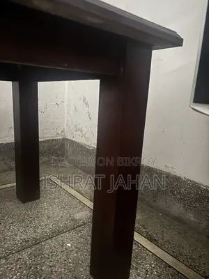 ডাইনিং টেবিল