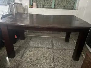 ডাইনিং টেবিল