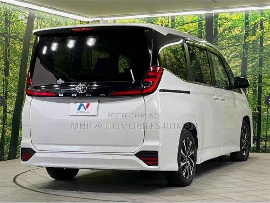 Toyota Voxy 2022 Pearl