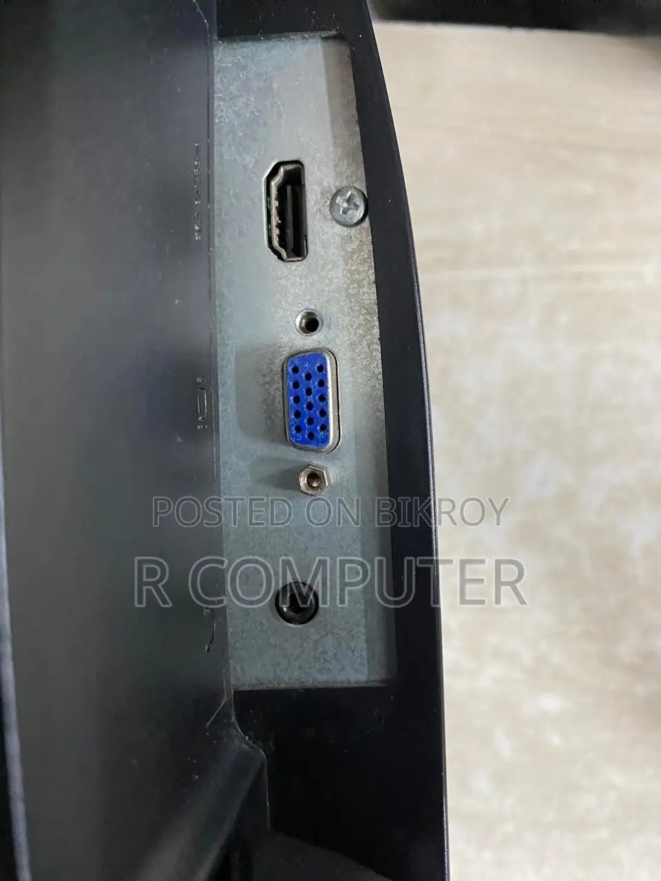 Dell 19" Full Fresh LED Monitor, Resolution (1366X768)