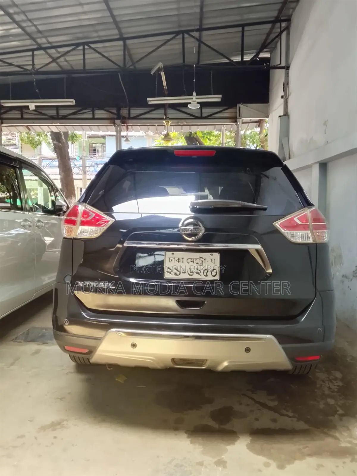 নিসান এক্স-ট্রেইল ২.০ হাইব্রিড এফডব্লিউডি ২০১৭ ব্ল্যাক