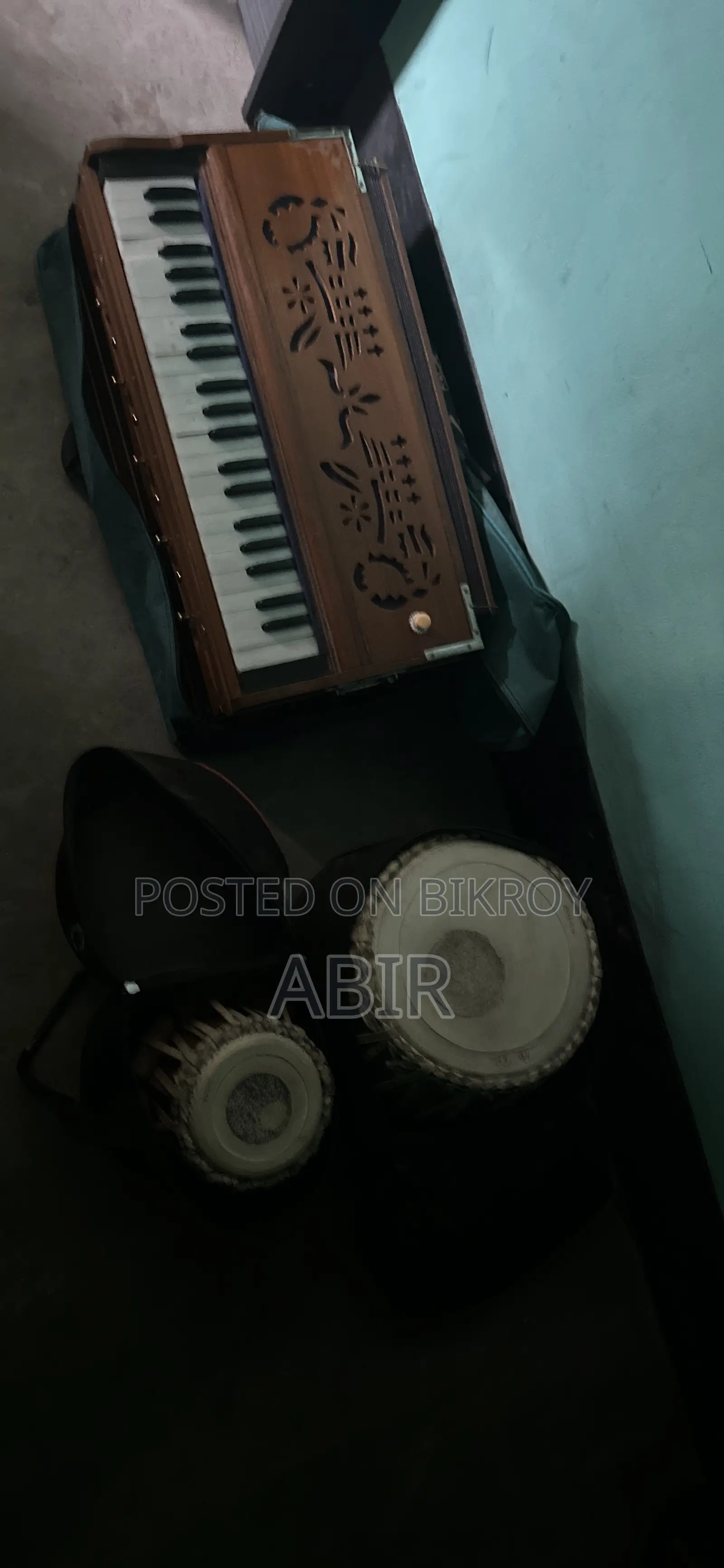 বিক্রির জন্য হারমোনিয়াম