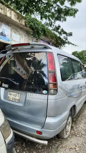 Toyota Noah 2001 Silver