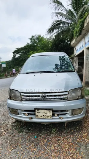 Toyota Noah 2001 Silver