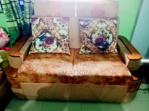 ৩ সিট সোফা বিক্রয় করা হবে।