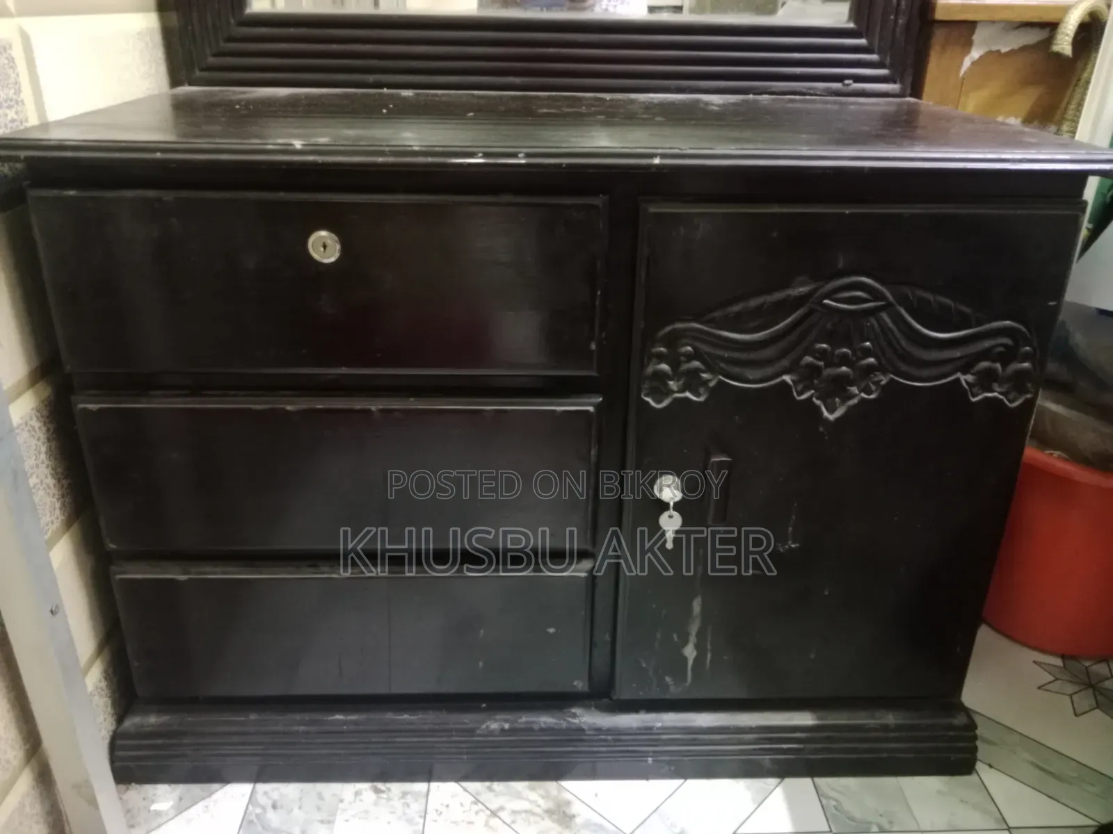 স্টাইলিশ ড্রেসিং টেবিল