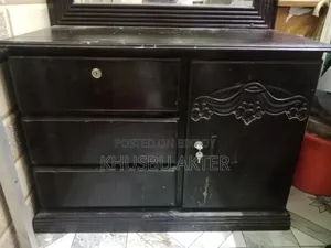 স্টাইলিশ ড্রেসিং টেবিল
