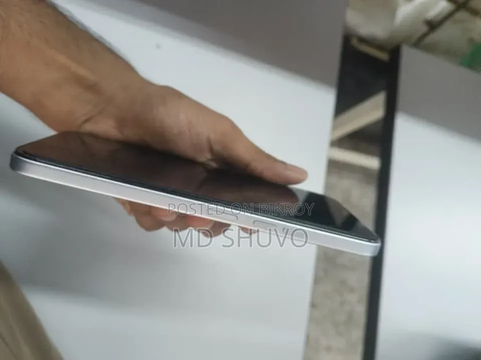 নতুন টেকনো স্পার্ক ৫০ প্রো ২৫৬ জিবি সাদা