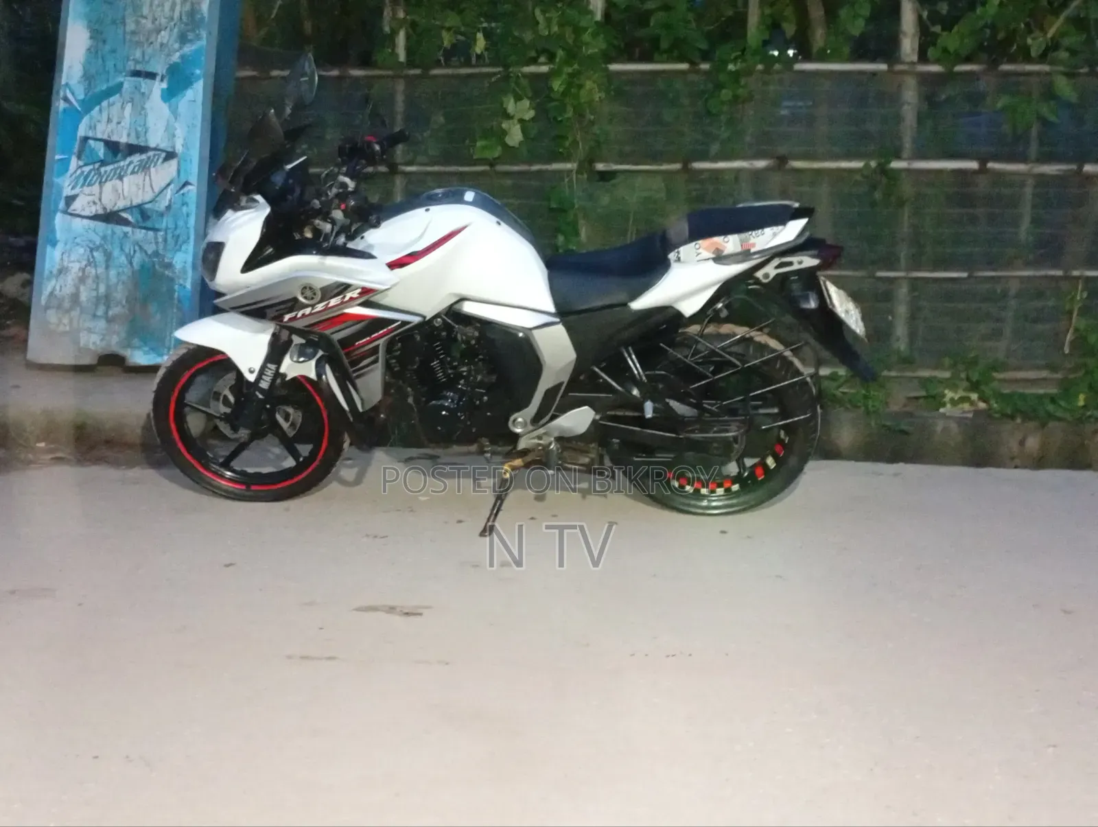 ইয়ামাহা ওয়াইজেএফ-আর ২০১৮ সাদা