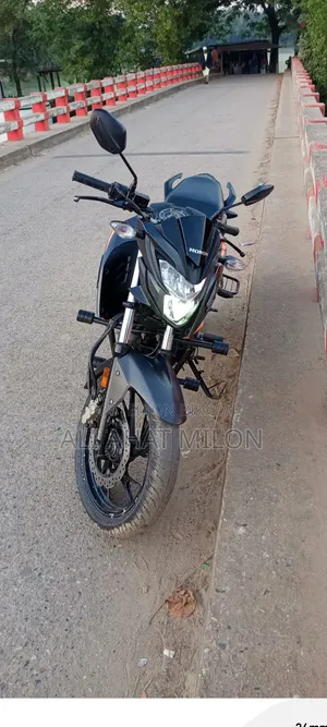 Honda Hornet 2021 Yellow
