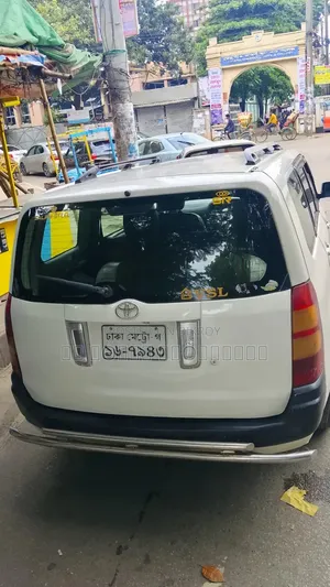 টয়োটা সাক্সিড ২০১২ হোয়াইট