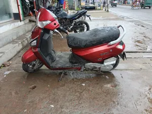 Mahindra Gusto 2017 Red