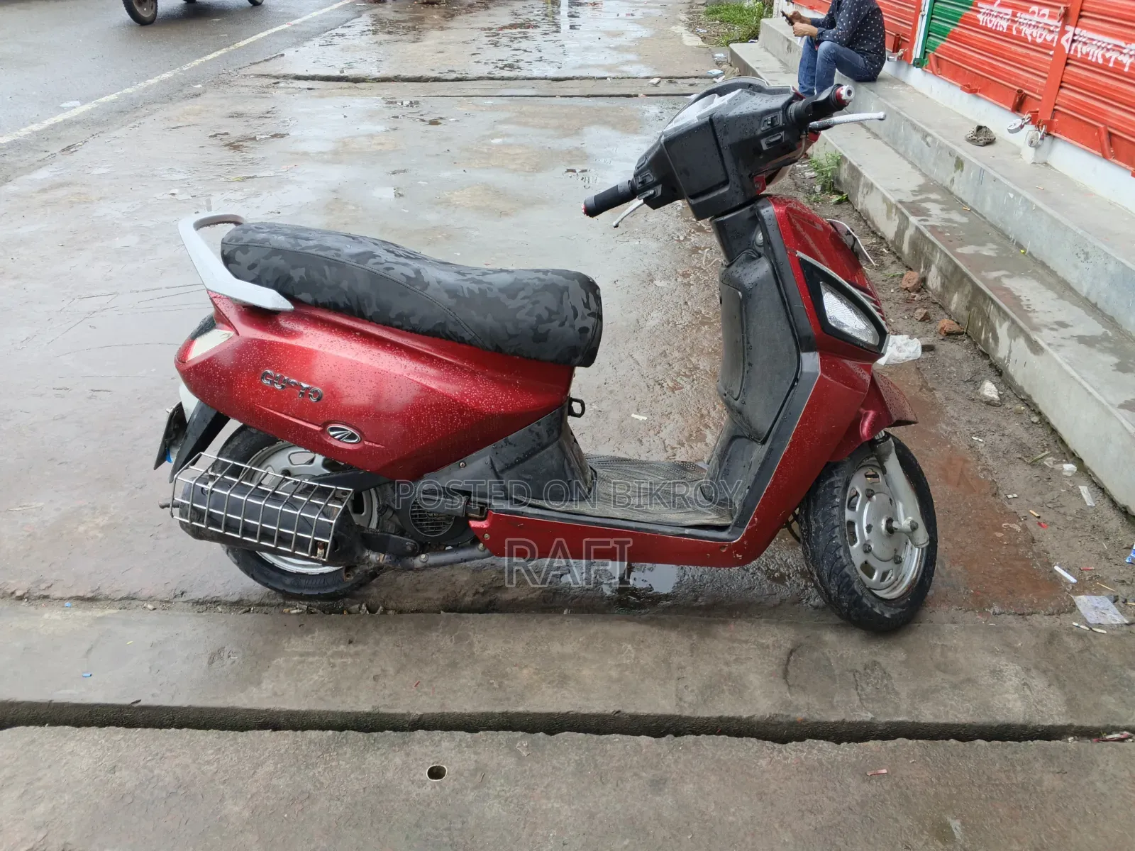 Mahindra Gusto 2017 Red
