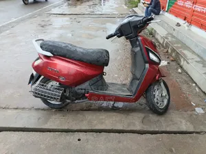 Mahindra Gusto 2017 Red