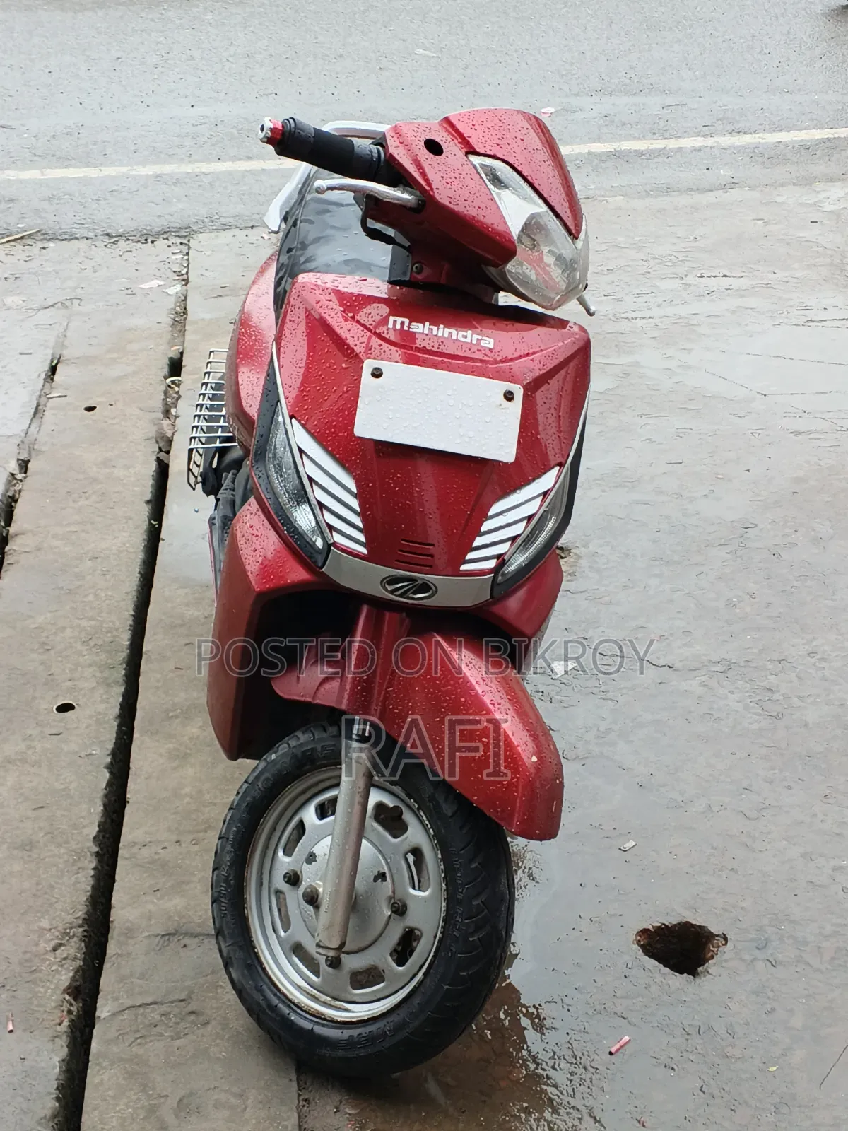 Mahindra Gusto 2017 Red