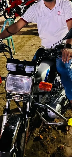 ইয়ামাহা ১৯৯৯ গ্রে