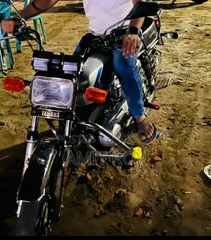 ইয়ামাহা ১৯৯৯ গ্রে