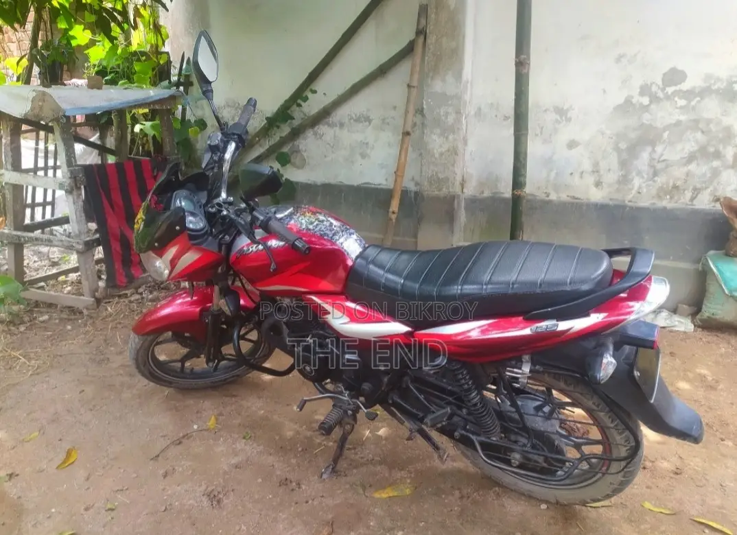 বাজাজ ডিসকভার ১২৫ ২০২১ লাল
