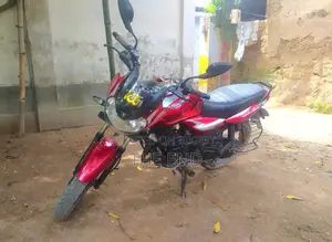বাজাজ ডিসকভার ১২৫ ২০২১ লাল