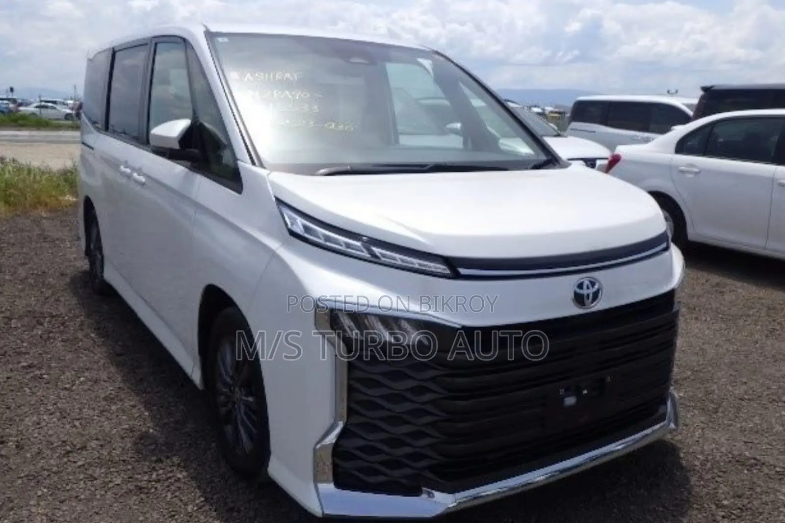 Toyota Voxy 2022 Pearl