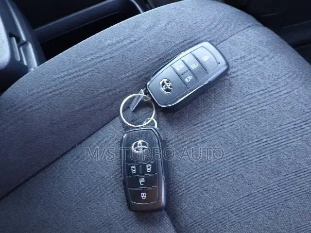 Toyota Voxy 2022 Pearl