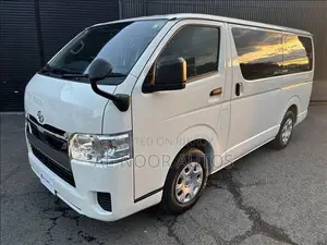 Toyota HiAce 2021 White