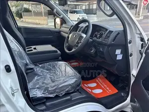 Toyota HiAce 2021 White