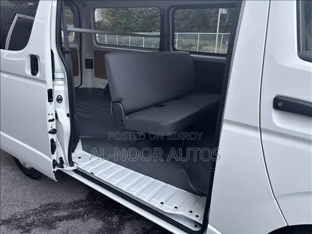 Toyota HiAce 2021 White
