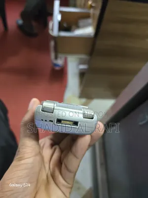 সনি এরিকসন পি৯৯০ সিলভার