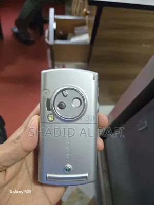 সনি এরিকসন পি৯৯০ সিলভার